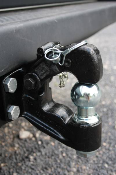 POSE D'ATTELAGE AU GARAGE BRIFFAUT A MARSEILLE